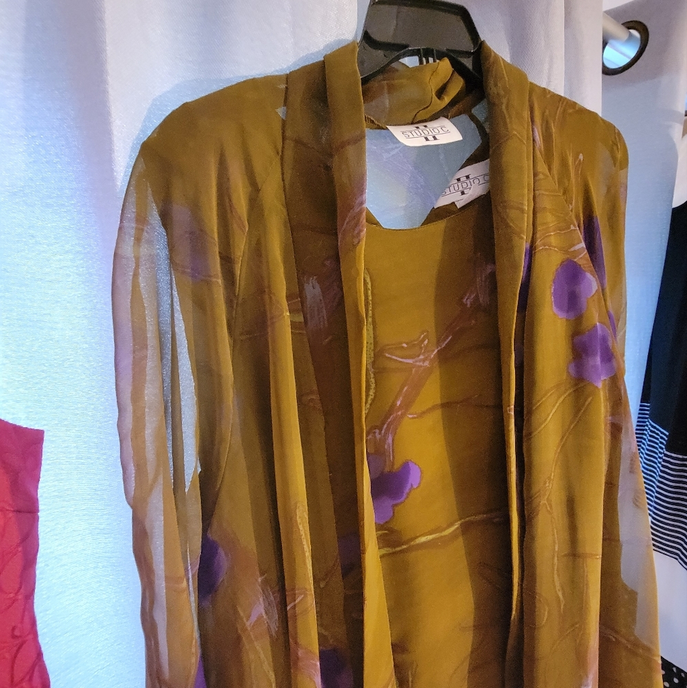 Studio II dress with light weight jacket.  Size24. Floral green in color.